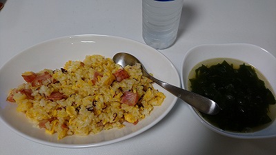 ペペロンチャーハンと中華スープ